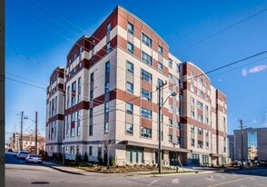 Regent Student Living in St Catharines, ON - Building Photo