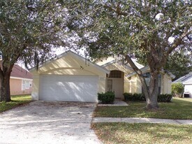 2563 Davenport Cir in Kissimmee, FL - Building Photo