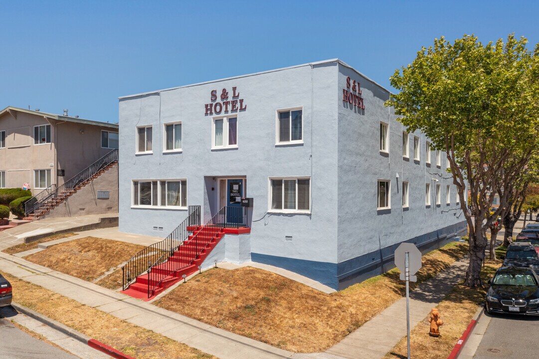 S & L Hotel in South San Francisco, CA - Building Photo