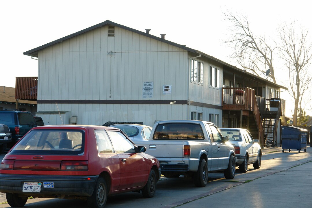 1144 E Laurel Dr in Salinas, CA - Foto de edificio