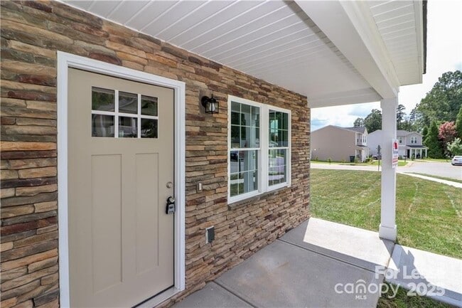 3973 Newhall Dr NW in Hickory, NC - Building Photo - Building Photo