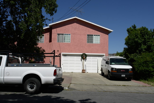 685 4th Ave in Redwood City, CA - Foto de edificio - Building Photo