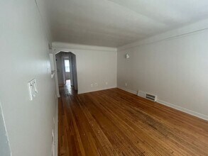 23511 Majestic St in Oak Park, MI - Building Photo - Building Photo