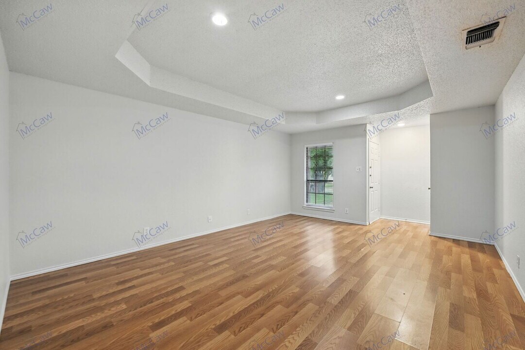 6708 S Creek Dr in Fort Worth, TX - Building Photo