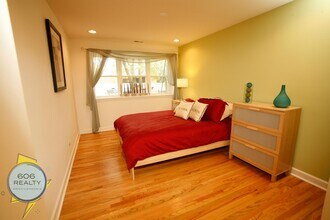 6954 N Greenview Ave in Chicago, IL - Building Photo - Building Photo
