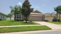 930 Meadow Glade Dr in Ruskin, FL - Foto de edificio - Building Photo