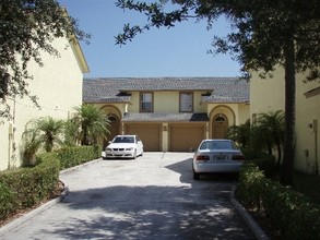 13901 Folkstone Cir in West Palm Beach, FL - Building Photo - Building Photo