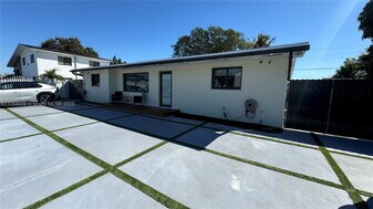 18525 NW 38th Ave in Miami Gardens, FL - Building Photo