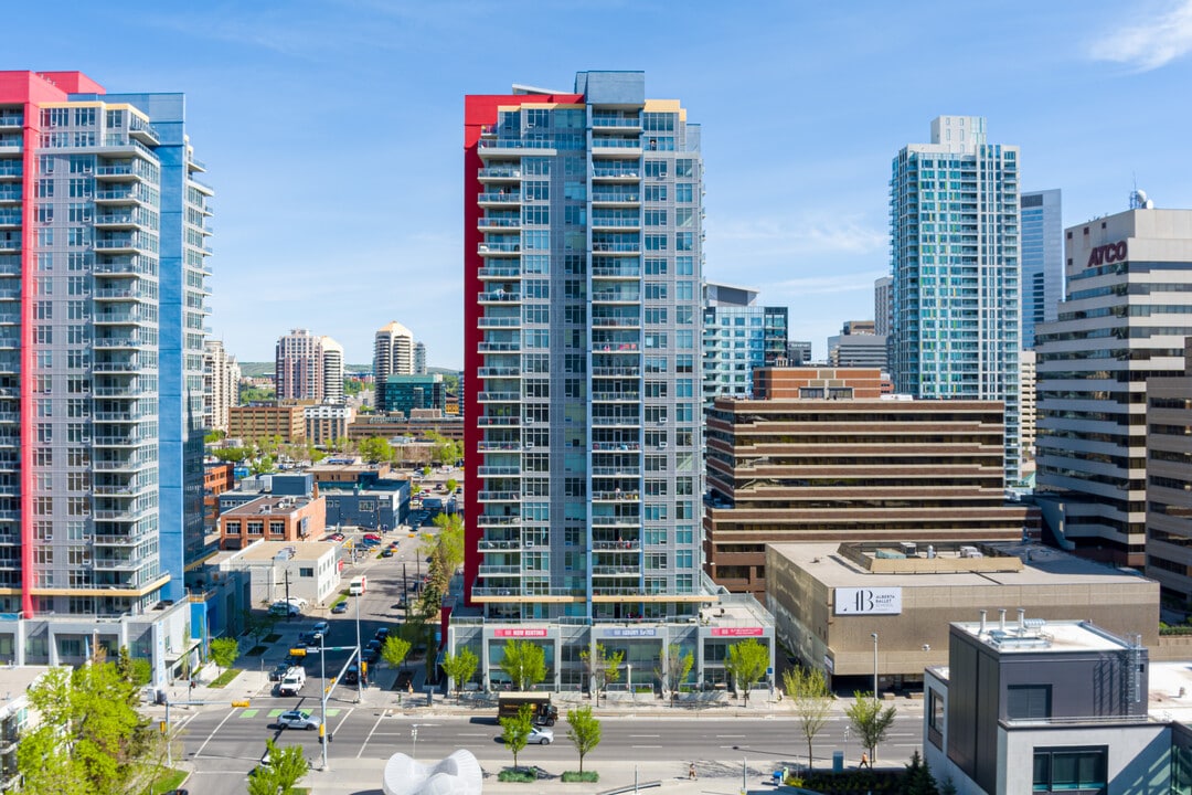 Aura Towers in Calgary, AB - Building Photo