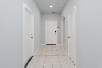 811 Emerald Dr in Princeton, TX - Foto de edificio - Building Photo