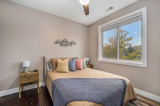 115 E Eighth St, Unit Ivy in Traverse City, MI - Building Photo - Building Photo