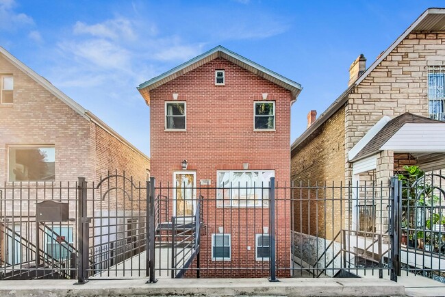 2002 W Coulter St, Unit G in Chicago, IL - Building Photo - Building Photo