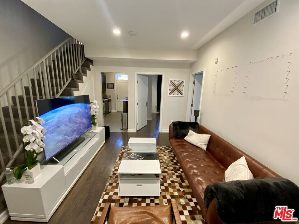 2317 Scarff St in Los Angeles, CA - Foto de edificio