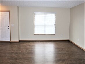 293 Iris Trail Dr in Galloway, OH - Building Photo - Building Photo
