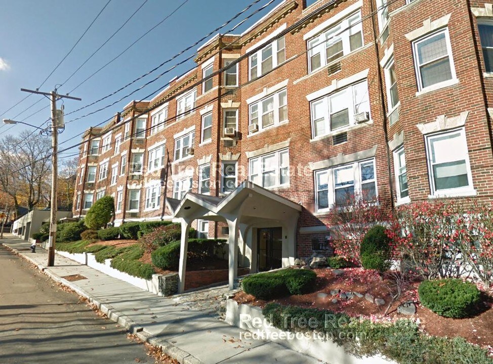 33 Lancaster Terrace in Brookline, MA - Building Photo