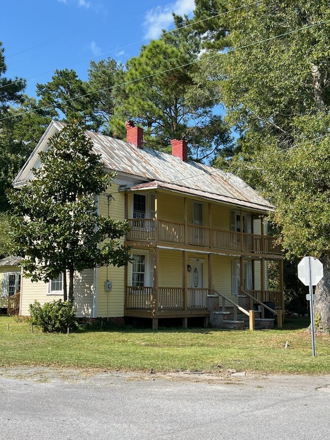 610 Jenkins Ave in Maysville, NC - Building Photo - Building Photo