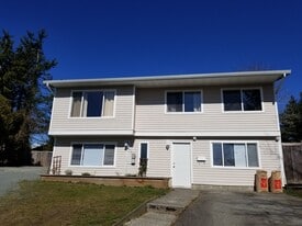 8162 Boxer Ct in Mission, BC - Building Photo