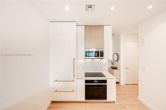 2655 S Bayshore Dr in Miami, FL - Building Photo - Building Photo