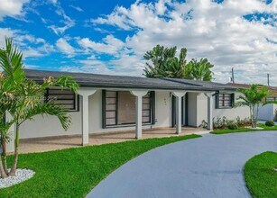 865 W 72nd Pl in Hialeah, FL - Building Photo - Building Photo