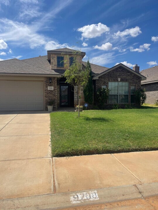 9208 Trenton Ave in Lubbock, TX - Building Photo