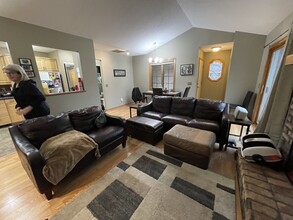5864 Red Cherry Ln in Minnetonka, MN - Foto de edificio - Building Photo