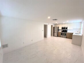 5225 Treetops Dr in Naples, FL - Building Photo - Building Photo