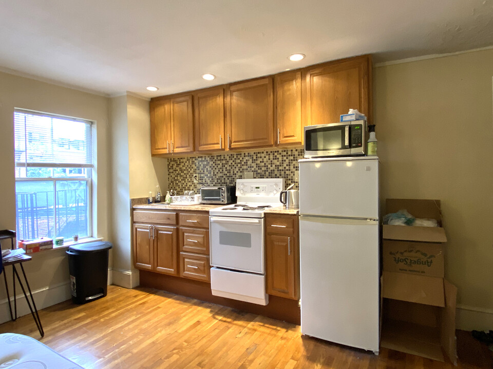 86 Myrtle St, Unit 7 in Boston, MA - Building Photo