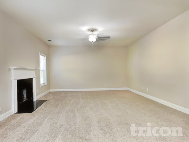 4556 Bellemeade Dr in Douglasville, GA - Foto de edificio - Building Photo