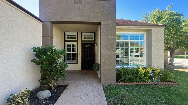 2556 Cloverdale Ct in Palmdale, CA - Building Photo - Building Photo