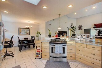 5038 Savannah St in San Diego, CA - Foto de edificio - Building Photo