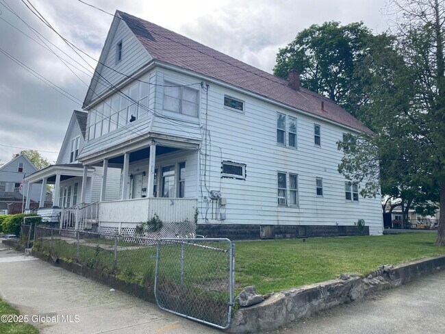 1320 8th Ave in Schenectady, NY - Building Photo - Building Photo