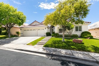 2410 Goldfire Cir in Henderson, NV - Foto de edificio - Building Photo