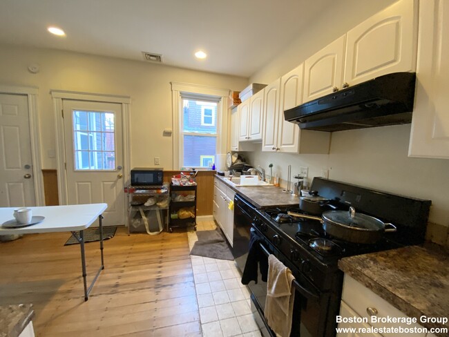 37 Hillside St, Unit 1