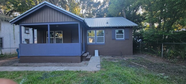 property at 2809 Ellis St