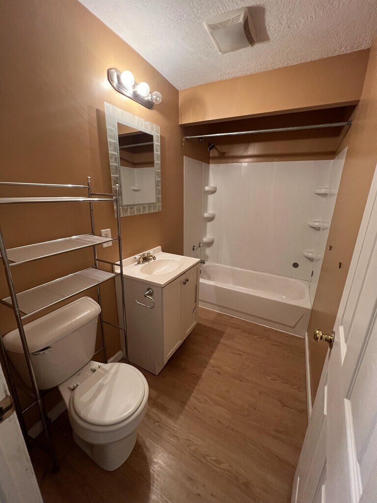 1976 Smithfield St Youngstown, OH Rental Homes and Apartments for Rent