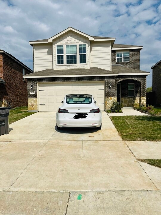 326 Lake Erie Dr in Princeton, TX - Building Photo