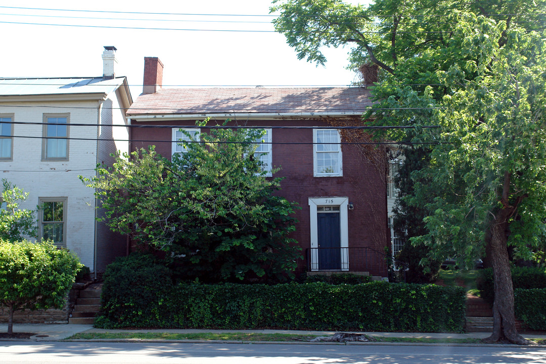 715 W Main St in Lexington, KY - Foto de edificio