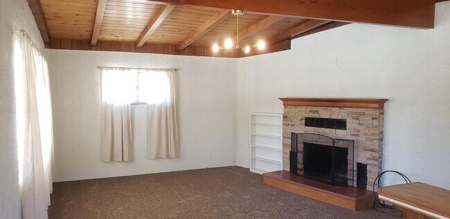 6936 Grand Ave in Yucca Valley, CA - Building Photo - Building Photo