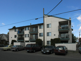 938 100th St Apartments