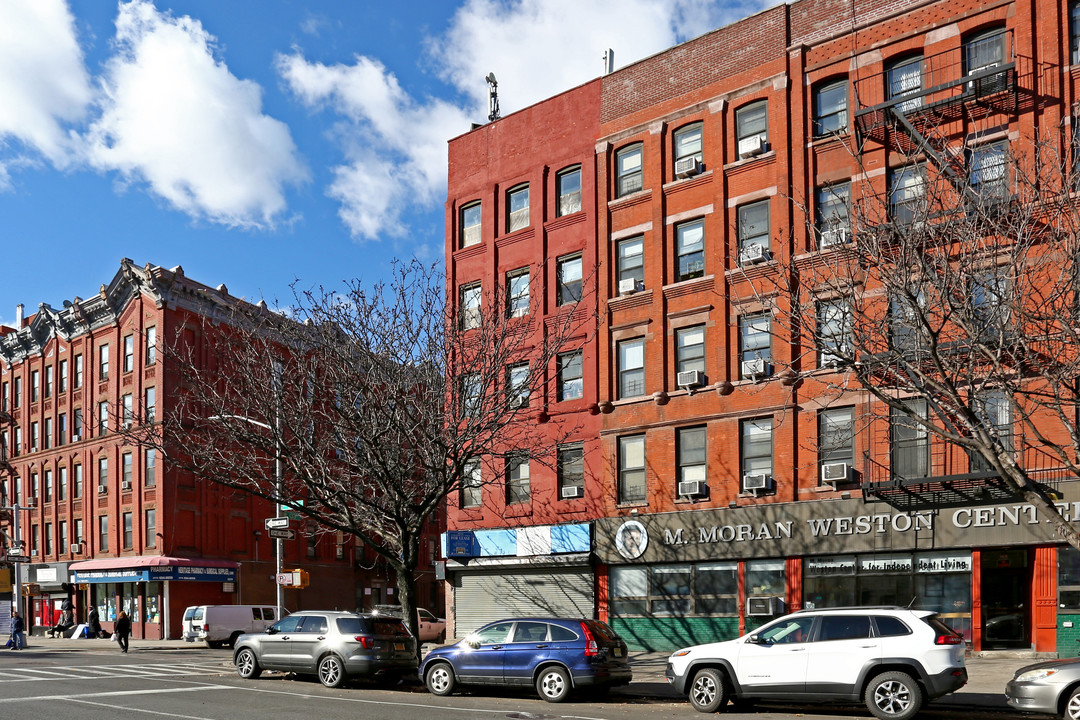 2260 Adam Clayton Powell Jr Blvd in New York, NY - Foto de edificio