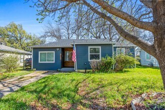 2837 S Hills Ave in Fort Worth, TX - Building Photo - Building Photo