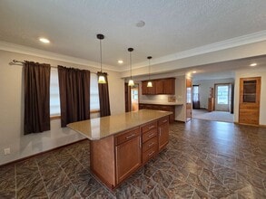 1610 Parker St in Cedar Falls, IA - Building Photo - Building Photo