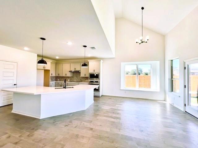 property at 608 Breeze Hollow Ln