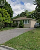 410 Becker Rd in Richmond Hill, ON - Building Photo