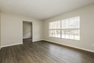 11213 McMullen Loop, Unit U111 in Riverview, FL - Building Photo - Building Photo