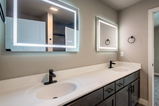 Beaverbrook Apartments in Middleton, WI - Foto de edificio - Interior Photo