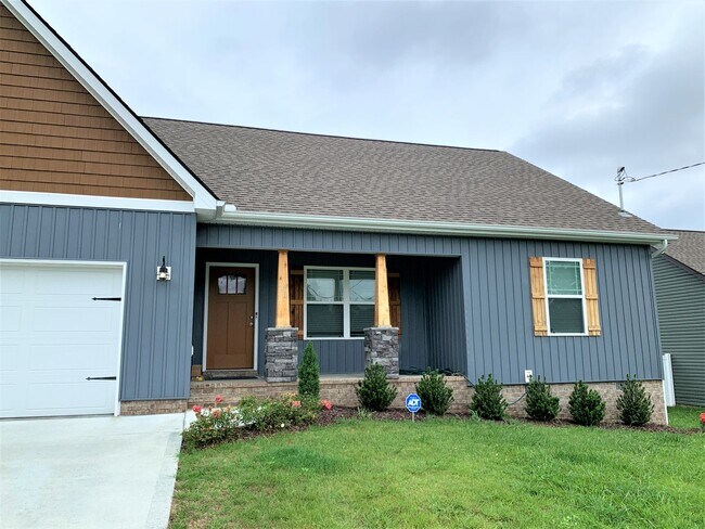 101 Blue Grass Dr in Shelbyville, TN - Foto de edificio - Building Photo