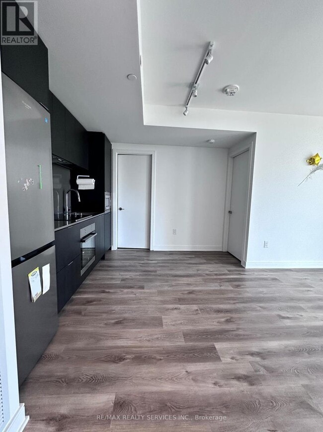 86 Dundas St E in Mississauga, ON - Building Photo - Building Photo