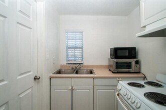 7925 52nd Way N in Pinellas Park, FL - Building Photo - Building Photo