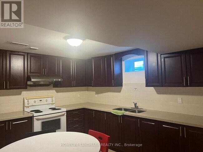 32 Jordana Dr in Markham, ON - Building Photo - Building Photo